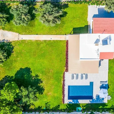 Vilă Casa Bianca *